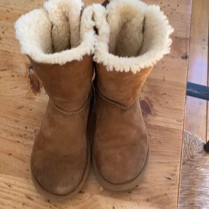 Ugg's Boots with Bows Girls size 5